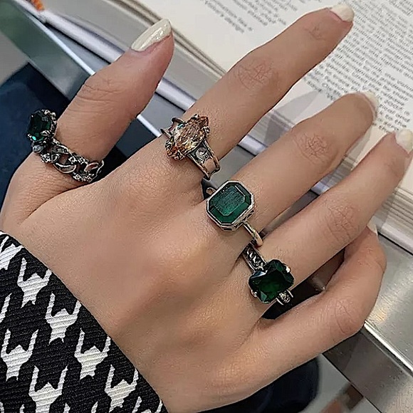 STERLING SILVER EMERALD ZIRCON RING - Picture 6 of 6